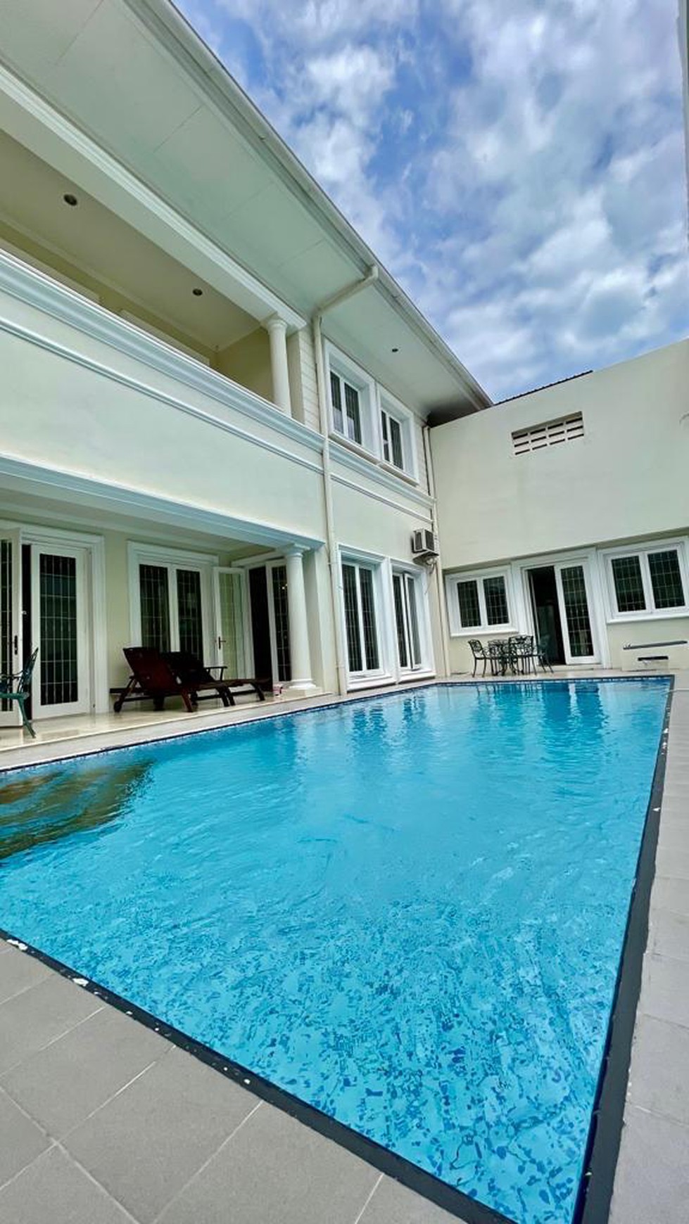 Rumah Mewah Siap Huni Asri di Jl. Kartika Utama, Pondok Indah, Jakarta Selatan