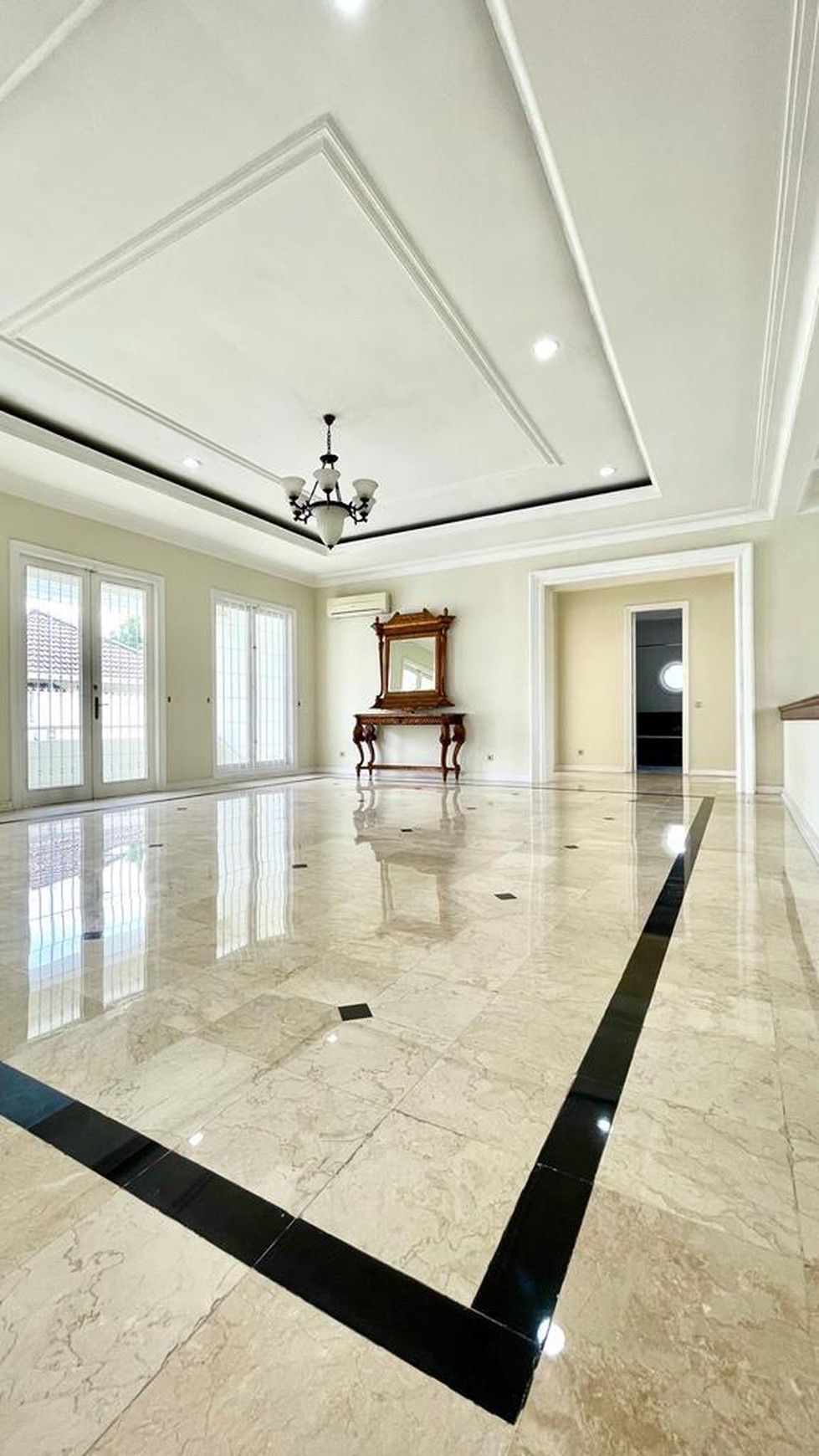 Rumah Mewah Siap Huni Asri di Jl. Kartika Utama, Pondok Indah, Jakarta Selatan