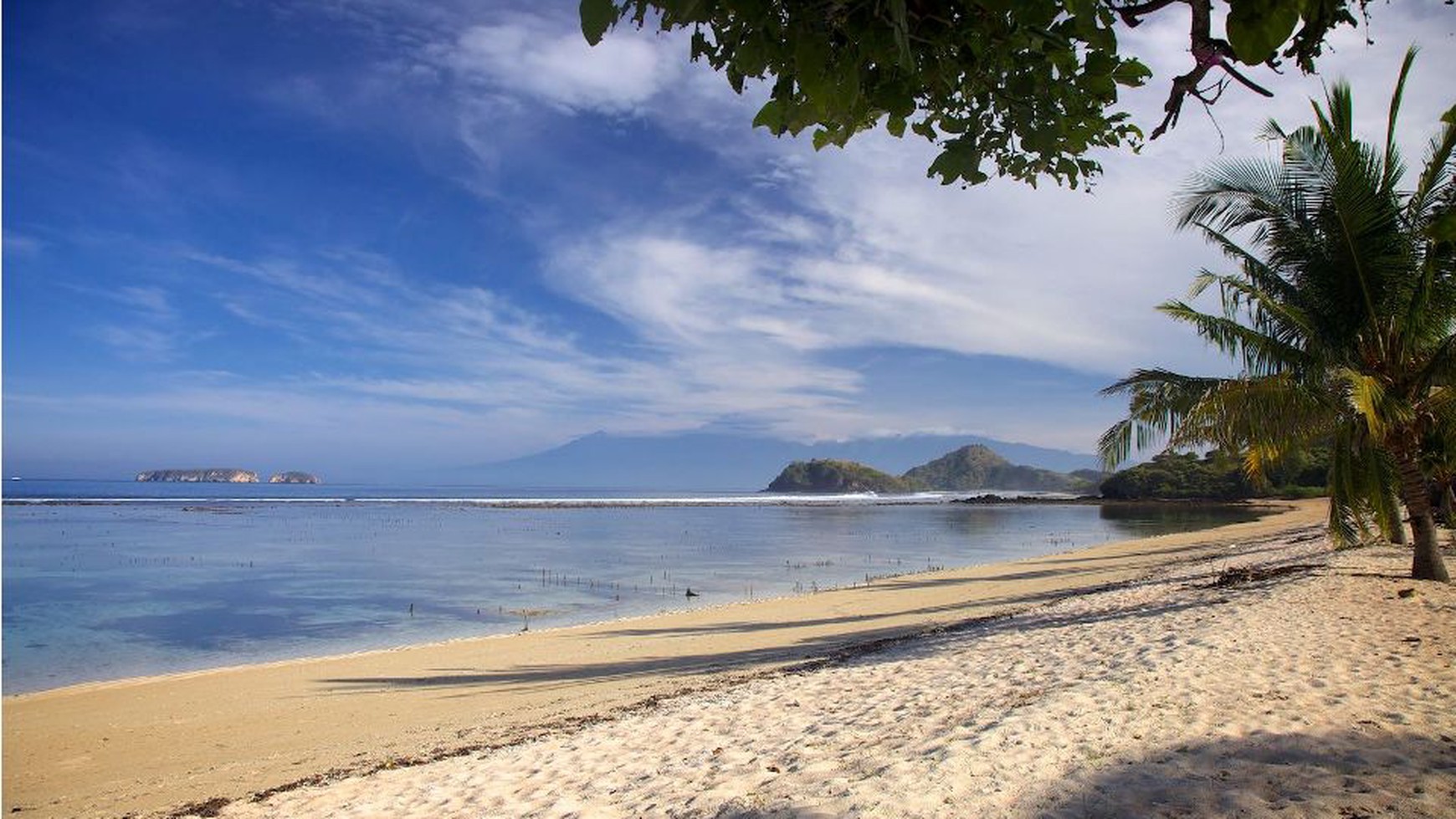 70 Are Beach Front Land Freehold in West Sumbawa .