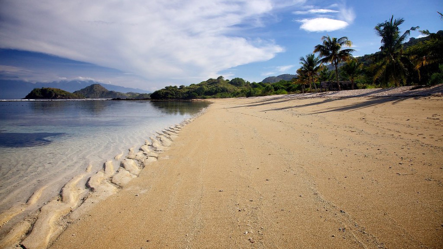 70 Are Beach Front Land Freehold in West Sumbawa .