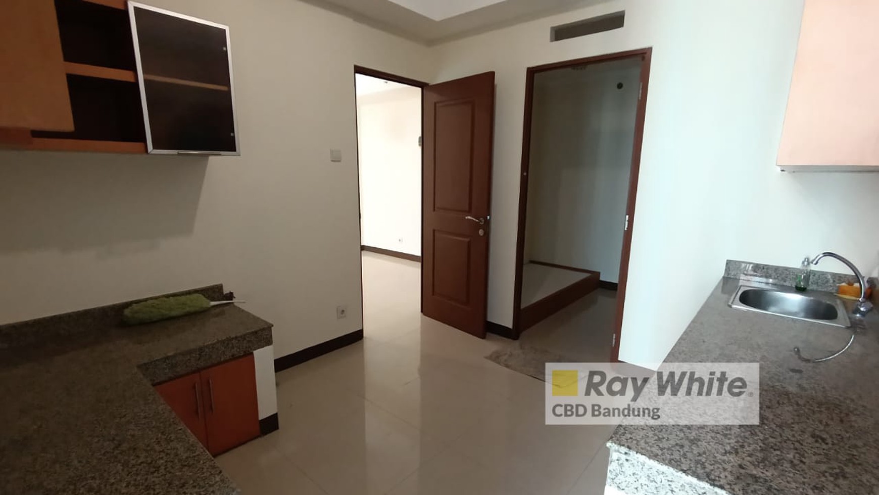 DIBAWAH NJOP! 4 BR SEMI FURNISHED APARTMENT GALERI CIUMBULEUIT TOWER 1