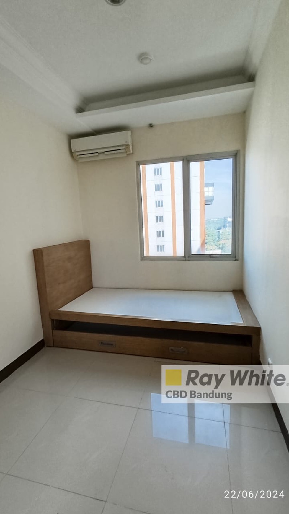 DIBAWAH NJOP! 4 BR SEMI FURNISHED APARTMENT GALERI CIUMBULEUIT TOWER 1