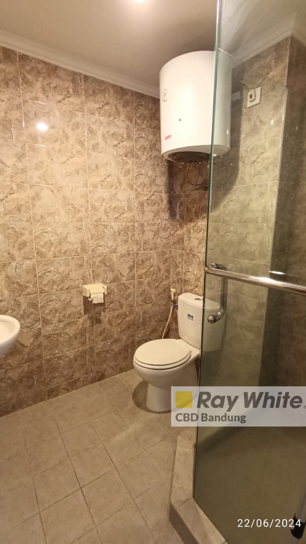 DIBAWAH NJOP! 4 BR SEMI FURNISHED APARTMENT GALERI CIUMBULEUIT TOWER 1