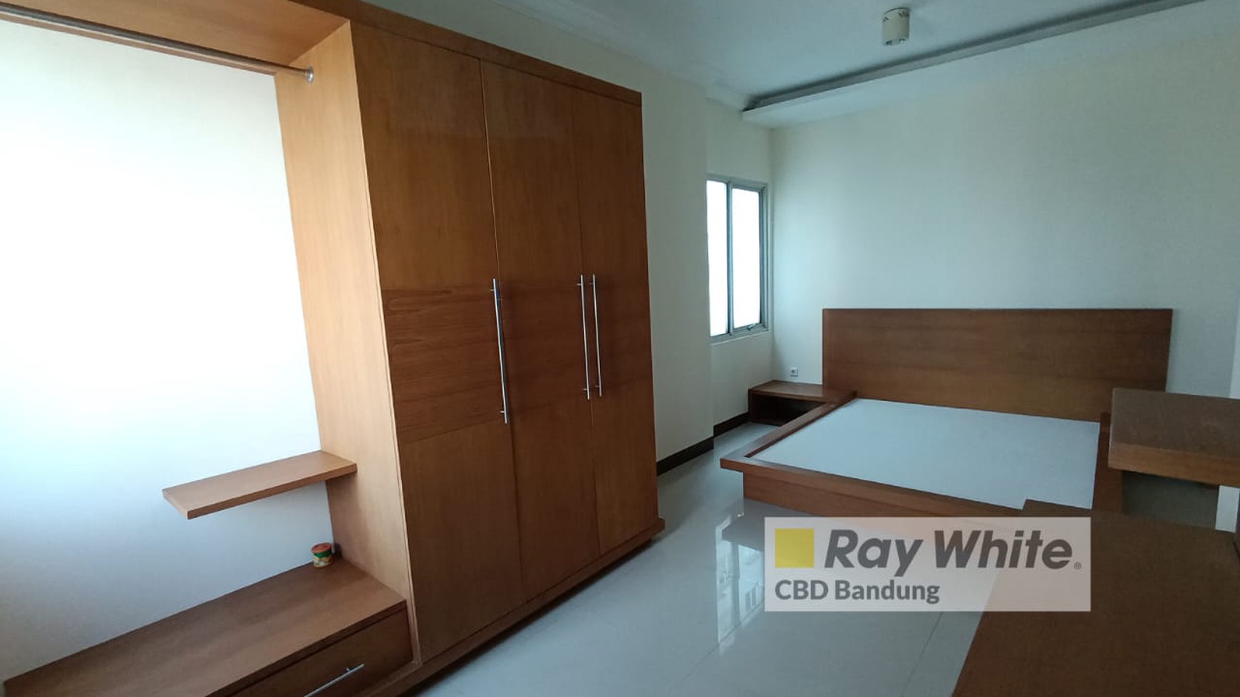 DIBAWAH NJOP! 4 BR SEMI FURNISHED APARTMENT GALERI CIUMBULEUIT TOWER 1