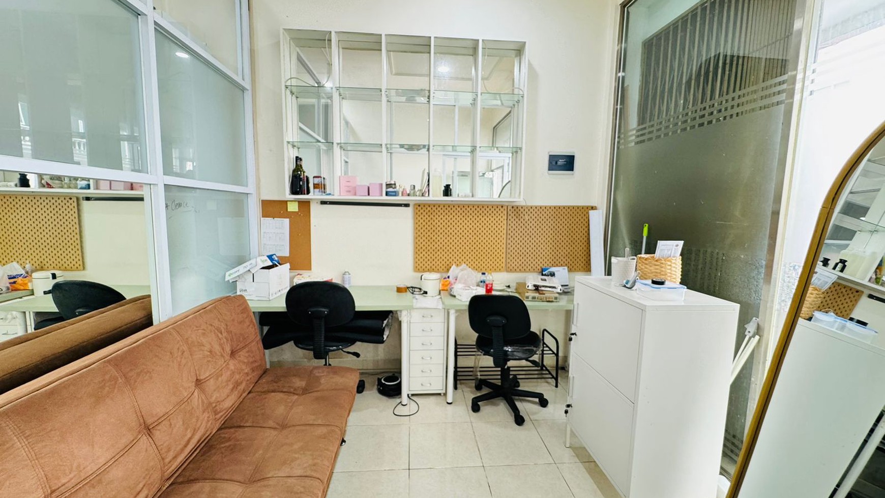 Ruko Siap Pakai Semi Furnished dan Kawasan Strategis @Tebet