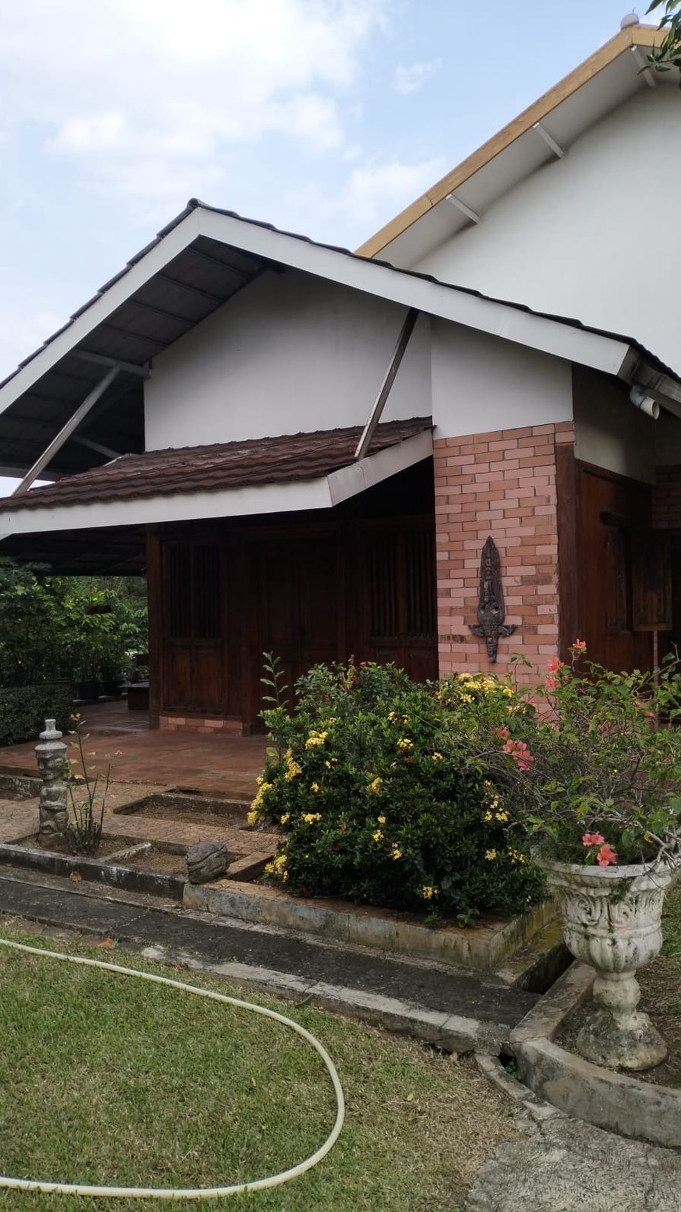 Rumah Cantik Dengan Tanah Luas di PAMULANG Tangsel