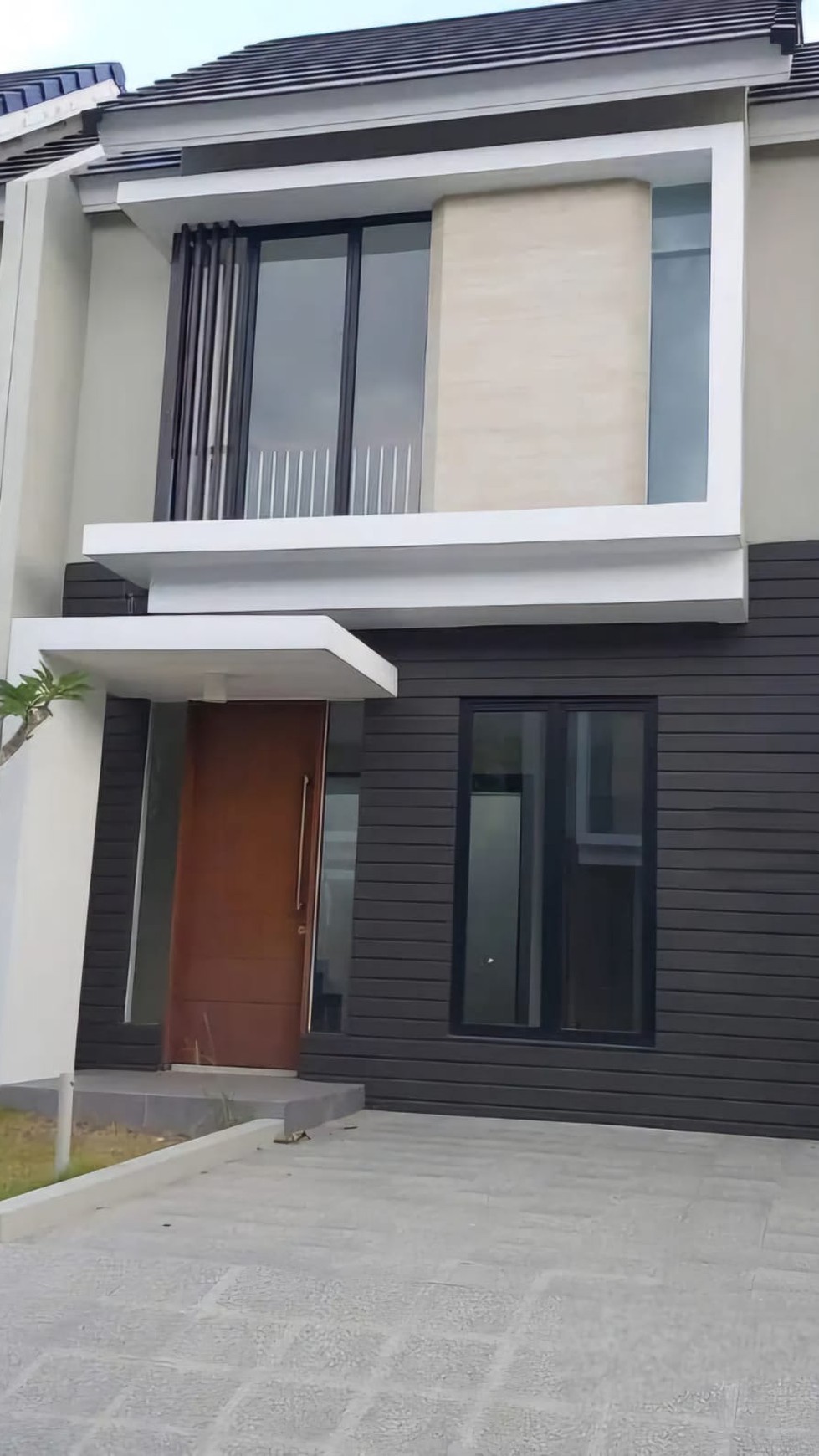 Dijual Rumah cantik dan nyaman di NorthWest lake citraland surabaya barat