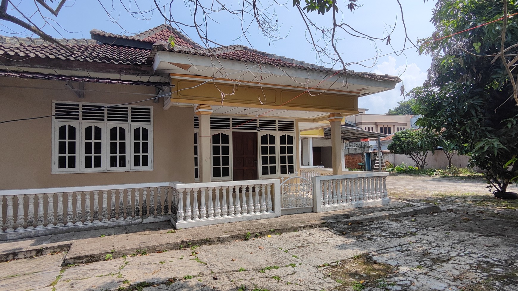 Rumah Murah Luas Tanah 1262 m2 di Urip Sumoharjo Way Halim