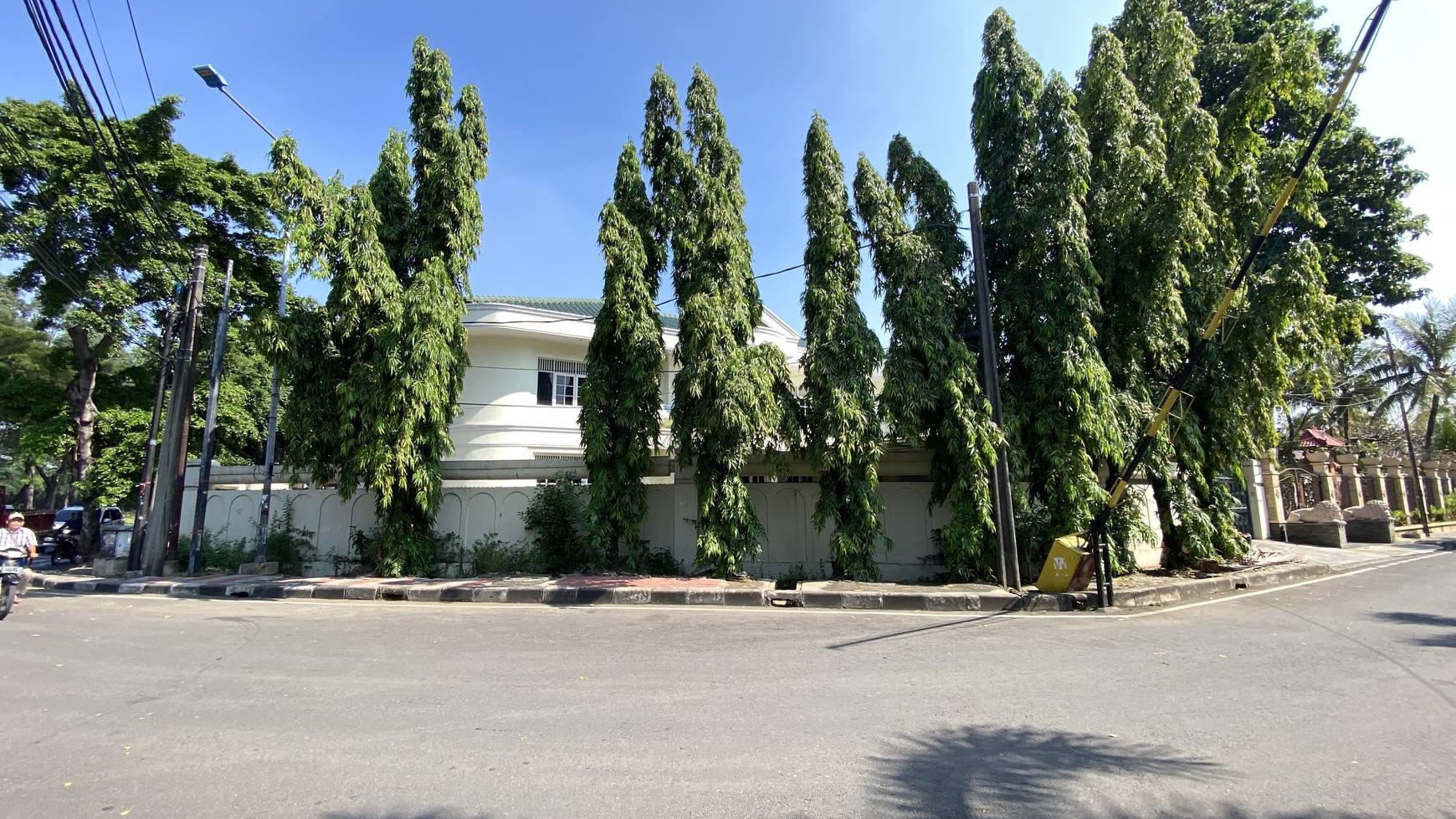 Rumah cocok untuk ruang usaha atau kantor, di jalan kolonel sugiono, jakarta timur