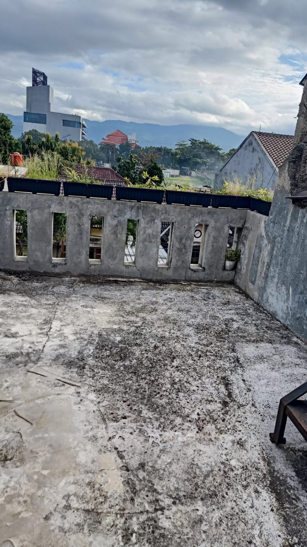 Rumah Asri Semi Furnished di Komplek Pratama Asri Bandung