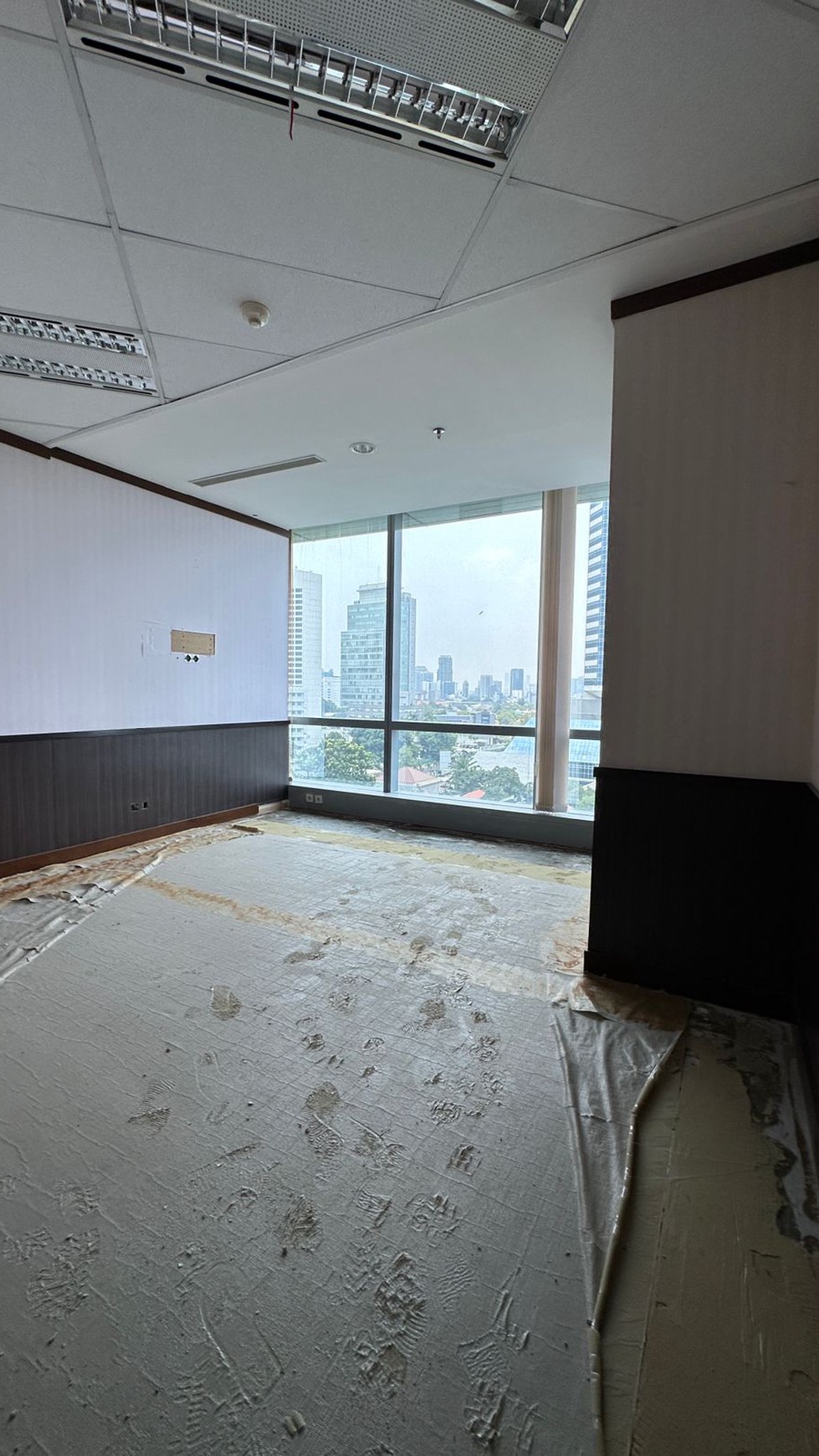 Dijual Office space di The City Tower - Thamrin - Jakarta Pusat