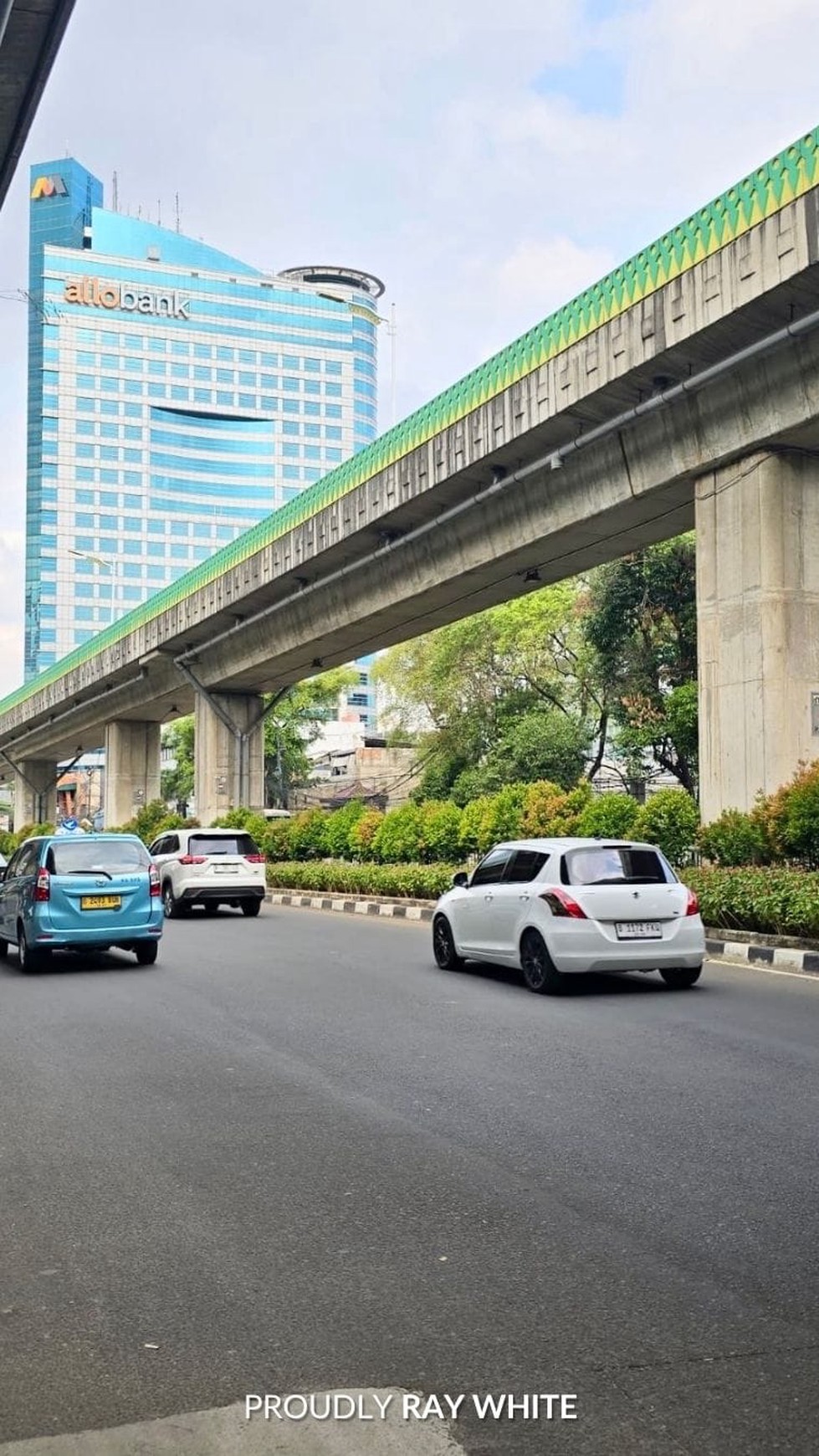 *Gedung di Jl. Kapten Tendean 