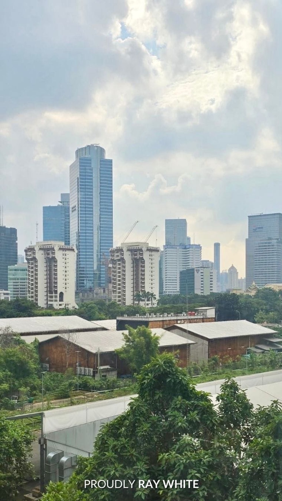 *Gedung di Jl. Kapten Tendean 