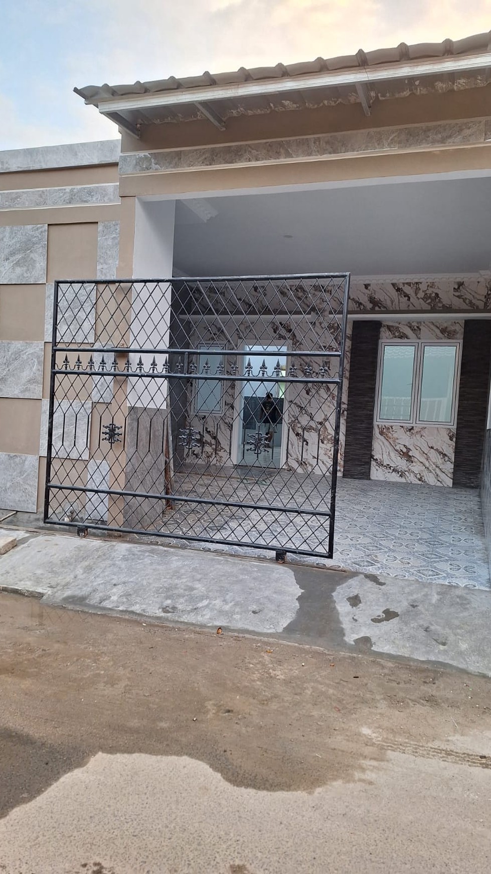 Dijual rumah di area Simprug Poris Tangerang