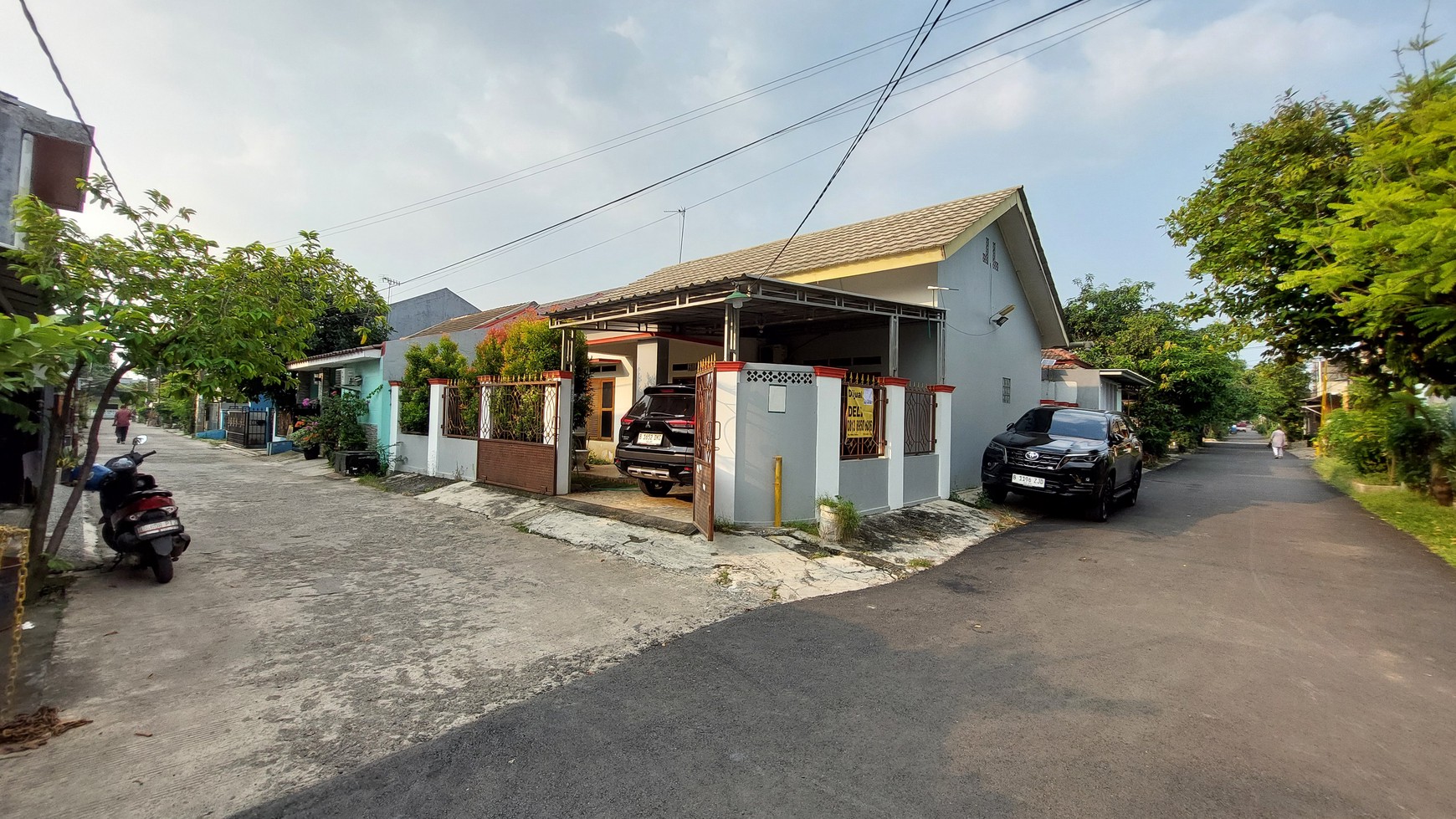 Rumah hoek 1 lantai siap huni, bebas banjir di perumahan Sukatani Permai, Tapos Depok