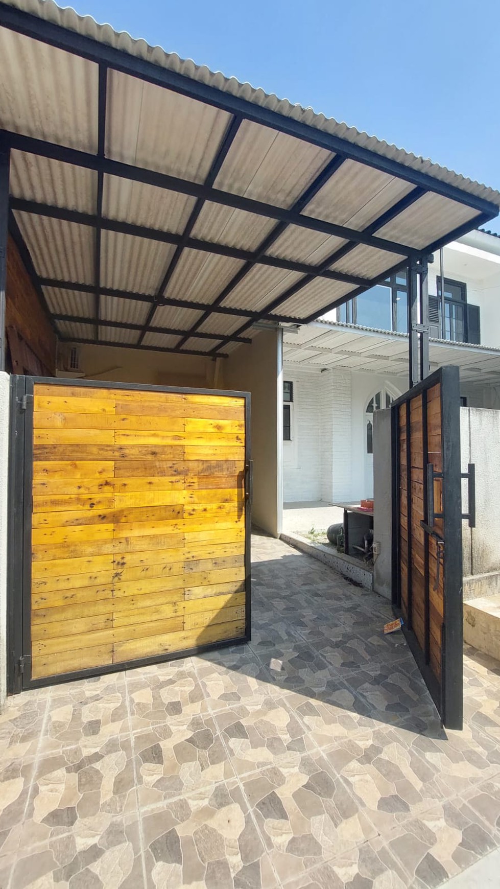 Rumah bagus, brand new, lokasi strategis di Bintaro