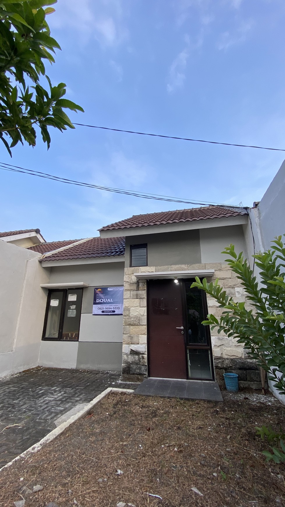 2 KT 1 Kamar Mandi - Rumah  Perumahan Jade Sidorejo Indah, Sidoarjo 61262, Indonesia  Bismillah  DIJUAL CEPAT BUTUH UANG RUMAH MODERN KRIAN . 2 KAMAR TIDUR 1 KAMAR MANDI 1 CARPORT 1 RUANG TAMU FREE TA