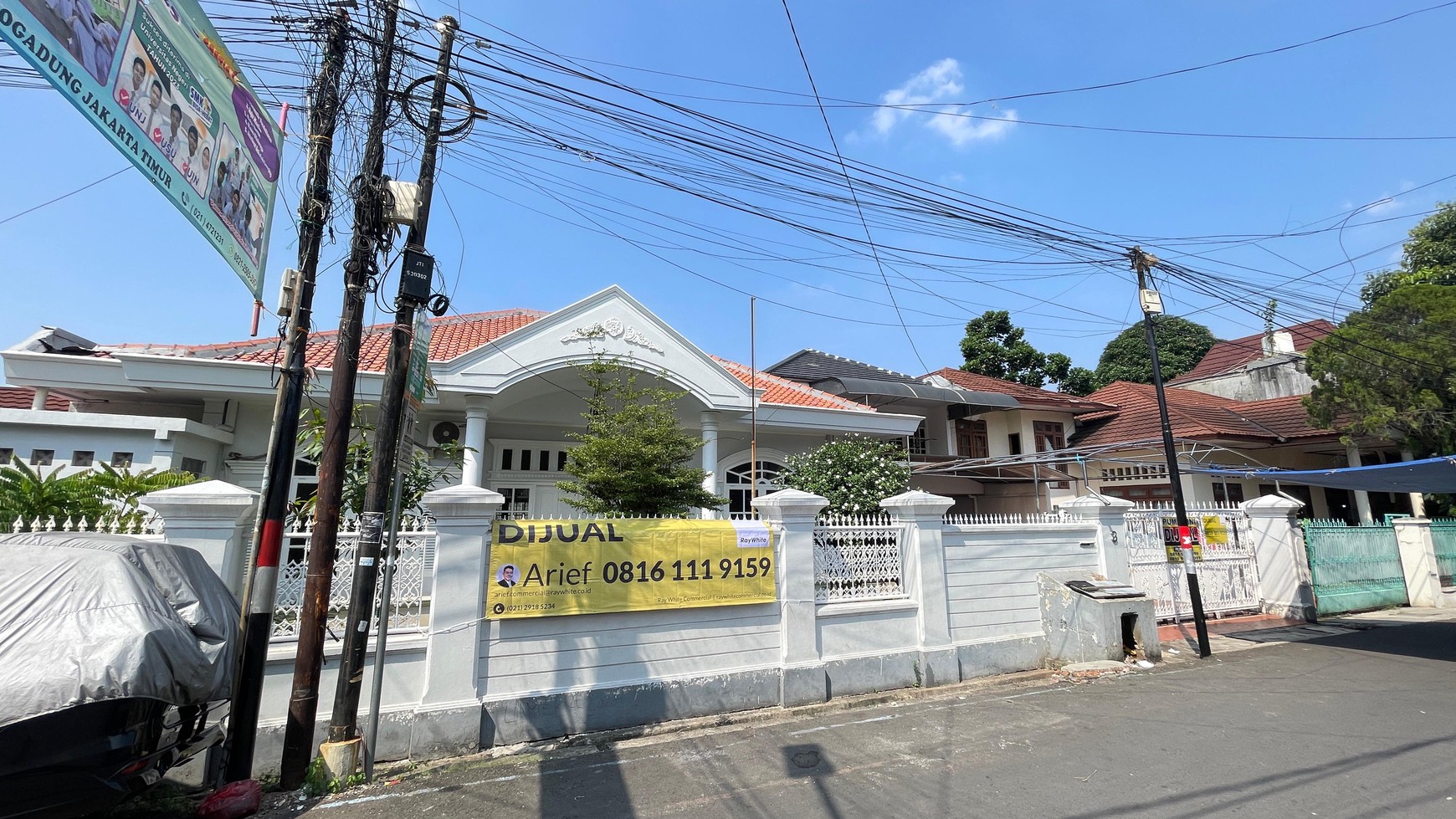 Rumah Tua dekat Pulo Asem 500 meter, harga dibawah pasar.