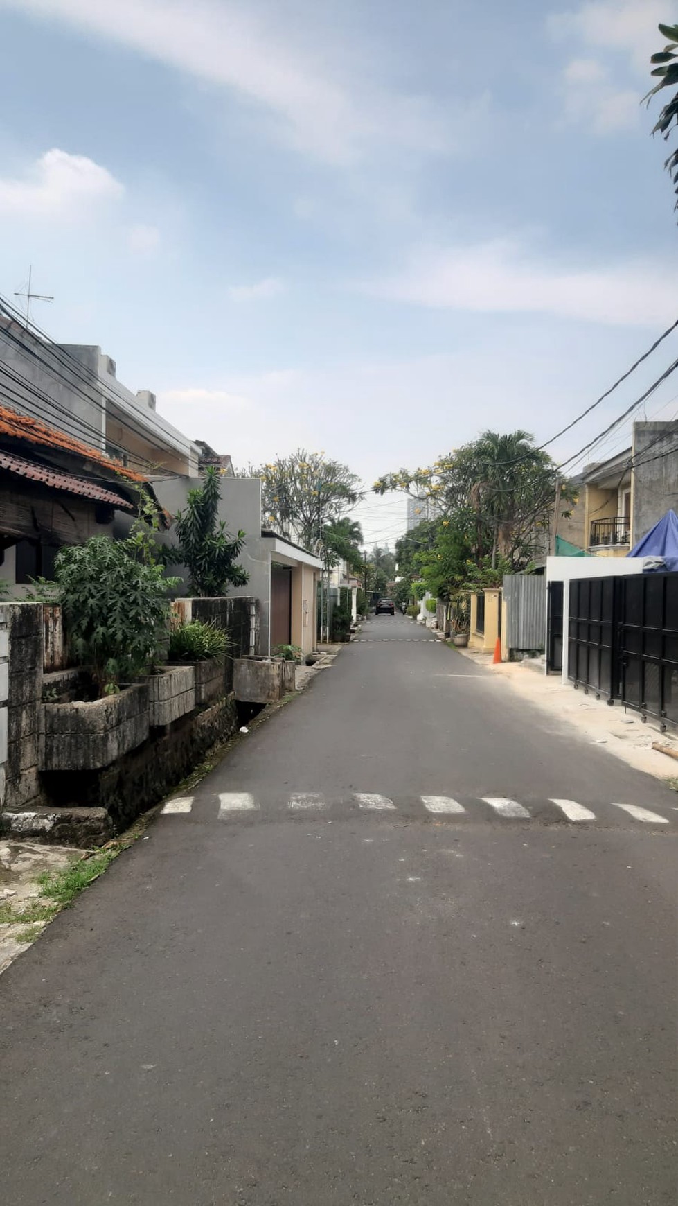 Rumah Mewah Siap Huni dengan Halaman Luas dan Pool @Cilandak