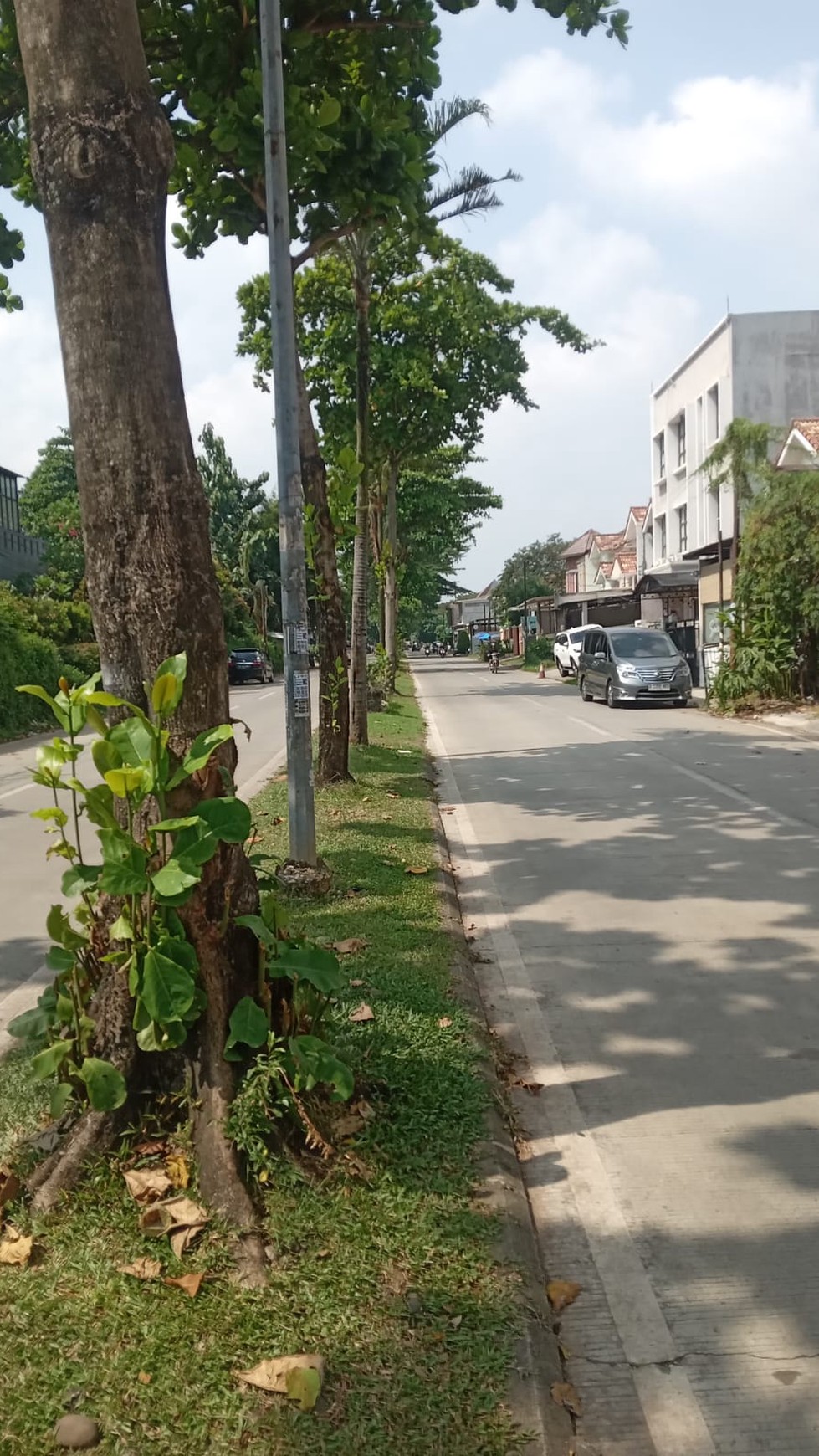 Rumah 2 lantai di Boulevard Nusa Loka Raya Cocok untuk Usaha