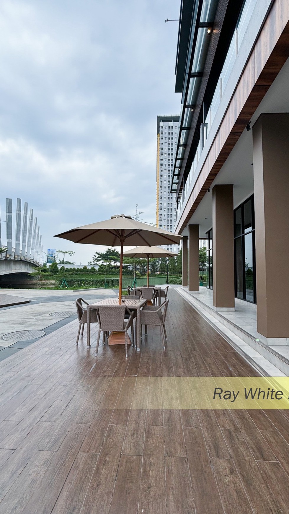 RUKO PREMIUM SIGNATURE COMMERSIAL IN CRYSTAL BOULEVARD SUMMARECON BEKASI, JAWA BARAT