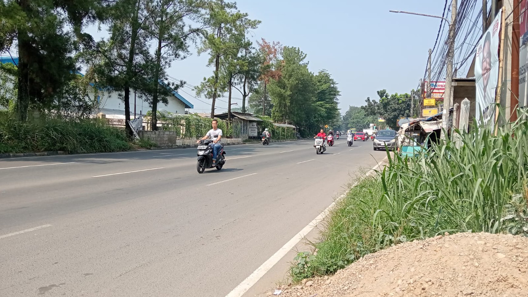 Gudang dengan tanah Luas Lokasi Depan Taman Tekno Jalan Raya Serpong Raya