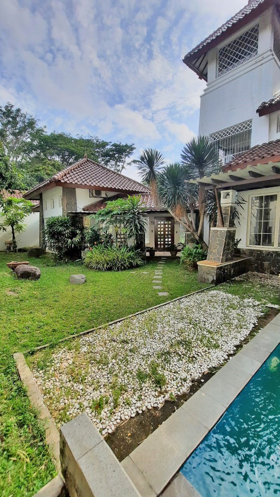 Dijual Rumah Mewah 2 Lantai di Taman Tirta Golf, BSD 