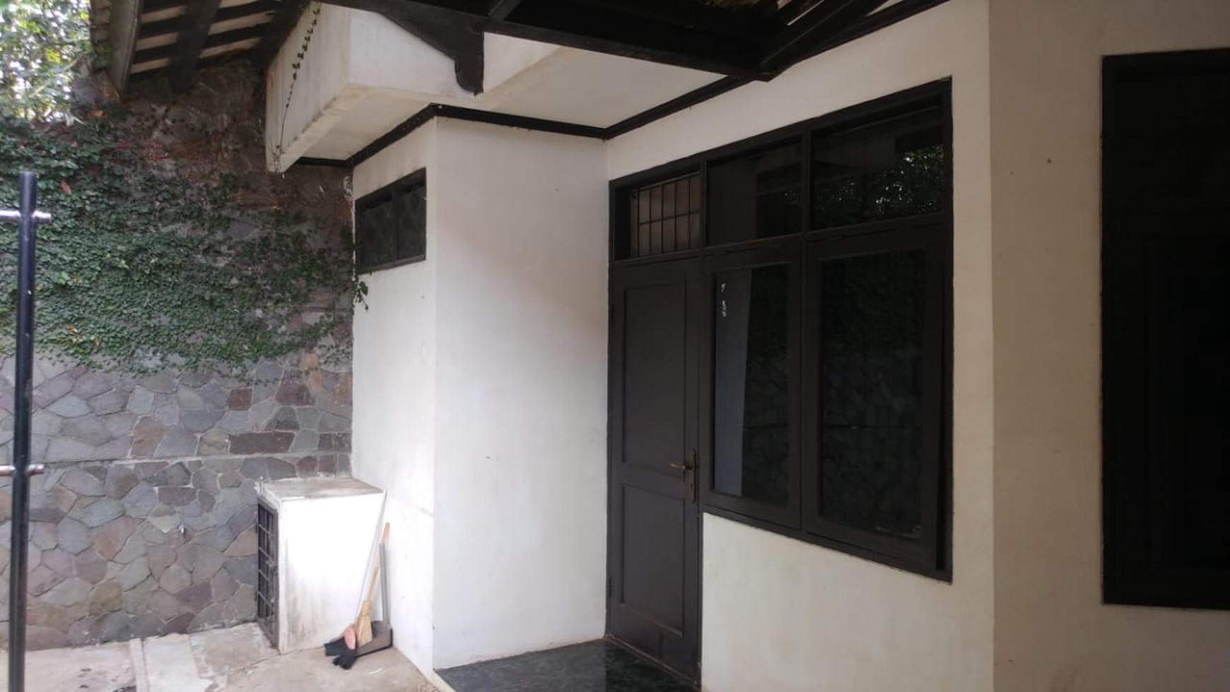 Rumah nyaman di komplek Antapani Jl. Purwakarta