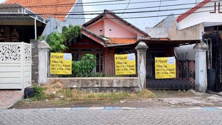 Rumah di Kebraon Manis Selatan Surabaya Barat, Hadap Timur, SHM, Row Jalan Lebar - HS -