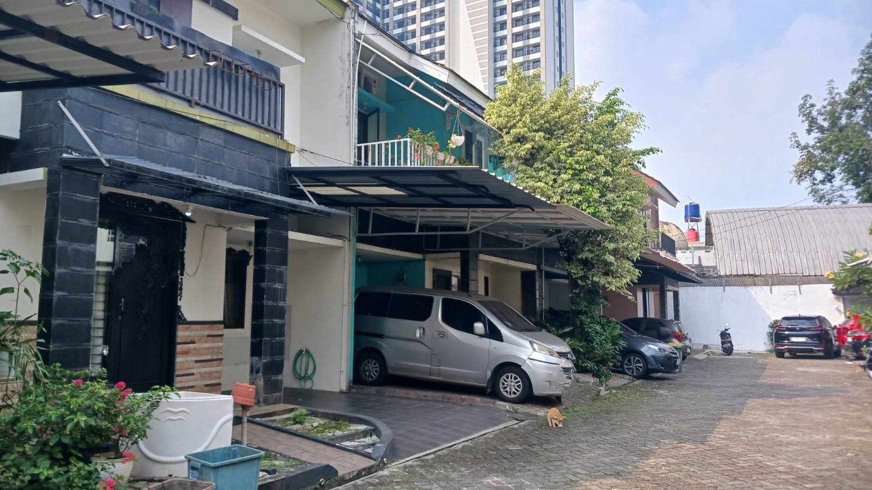 Rumah Furnished Siap Huni dekat Stasiun KRL Jurang Mangu