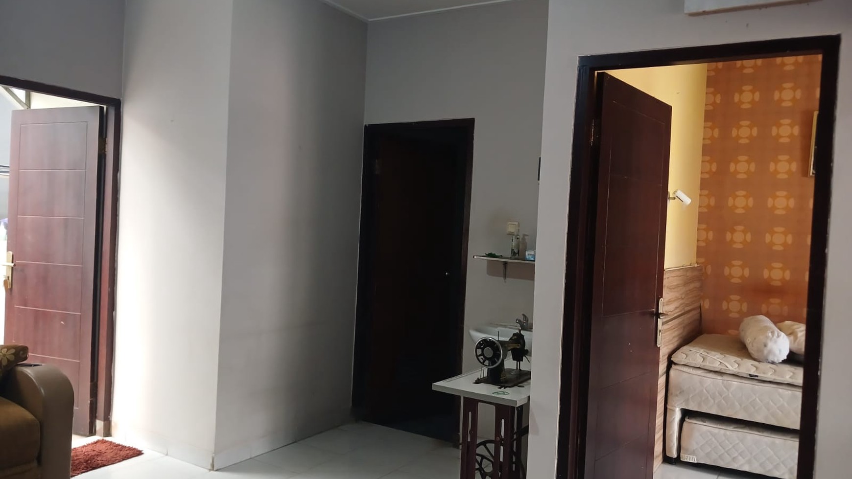 Rumah Furnished Siap Huni dekat Stasiun KRL Jurang Mangu