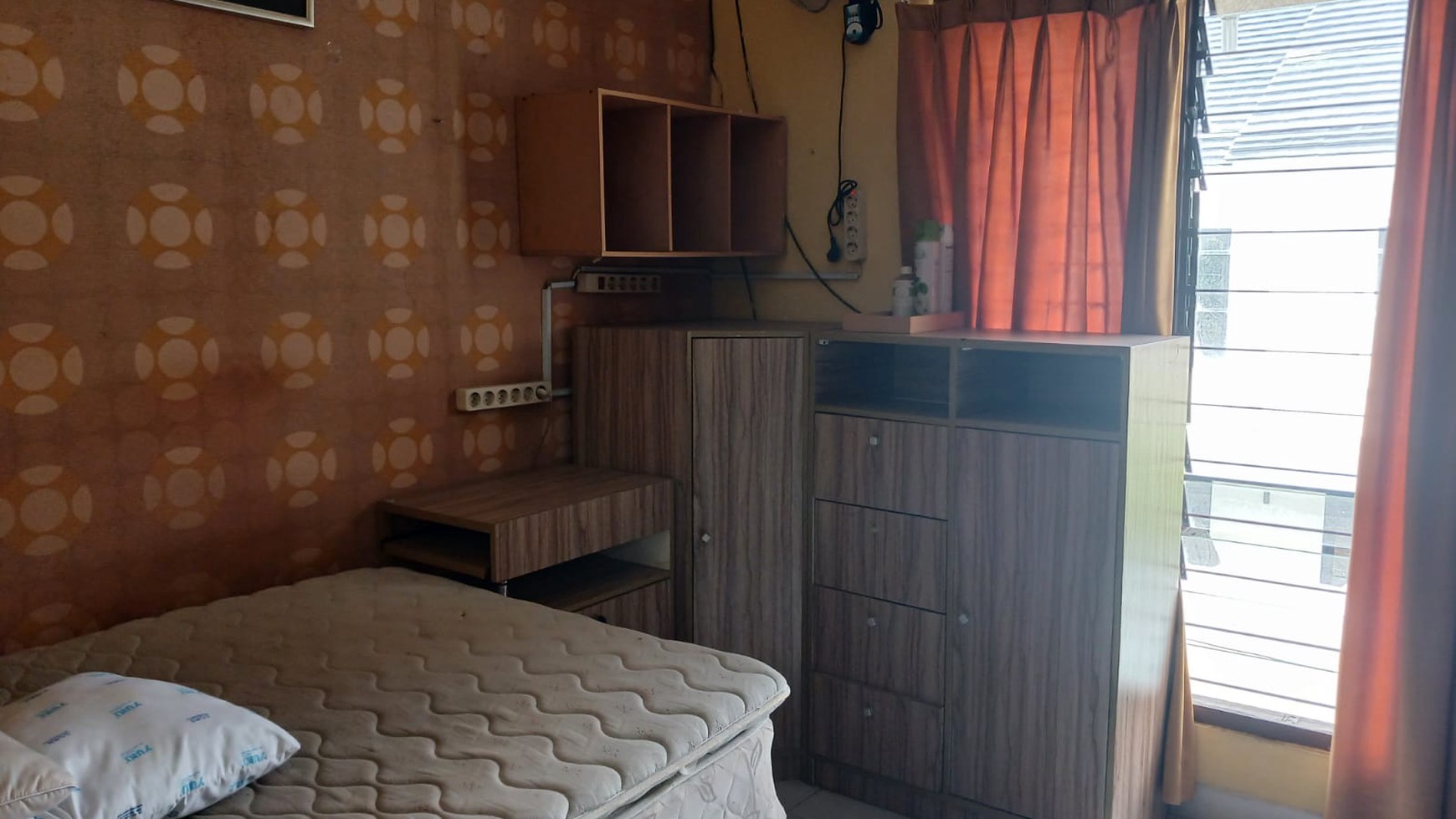 Rumah Furnished Siap Huni dekat Stasiun KRL Jurang Mangu