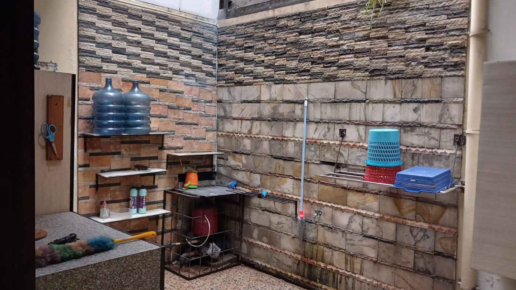 Rumah Furnished Siap Huni dekat Stasiun KRL Jurang Mangu