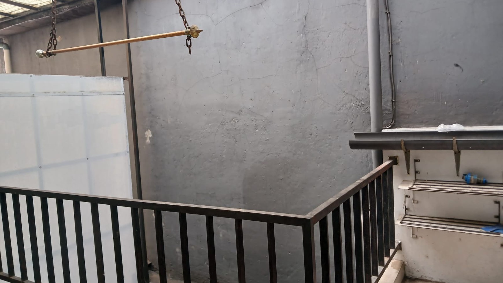 Rumah Furnished Siap Huni dekat Stasiun KRL Jurang Mangu