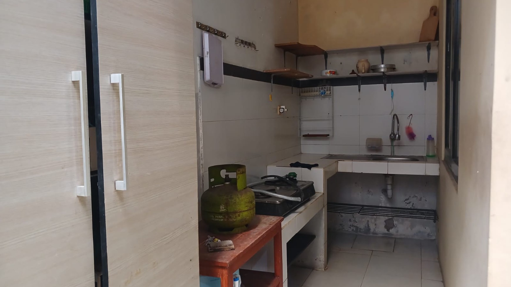 Rumah Furnished Siap Huni dekat Stasiun KRL Jurang Mangu