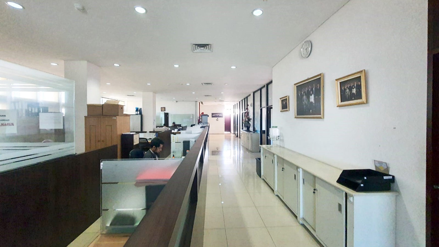 Kantor / Gedung di Raya Jemursari Surabaya Selatan, 6 Lantai, Tempat Parkir bisa 20 mobil, ada Lift, Cocok untuk Office / Bank / Klinik