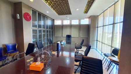 Kantor / Gedung di Raya Jemursari Surabaya Selatan, 6 Lantai, Tempat Parkir bisa 20 mobil, ada Lift, Cocok untuk Office / Bank / Klinik