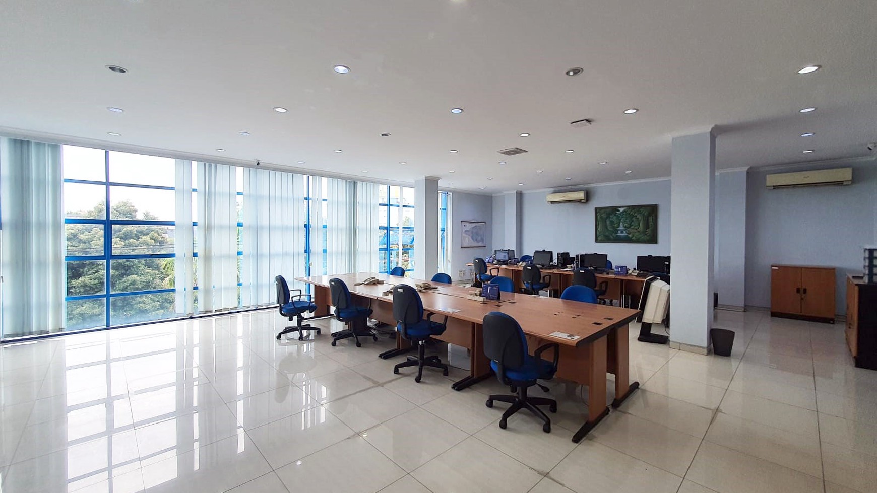 Kantor / Gedung di Raya Jemursari Surabaya Selatan, 5 Lantai, ada Lift, Cocok untuk Office / Bank / Klinik