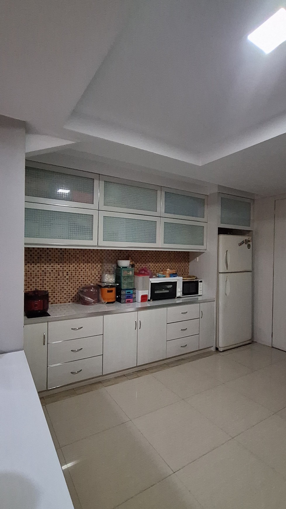 Dijual rumah full furnished di jelambar selatan