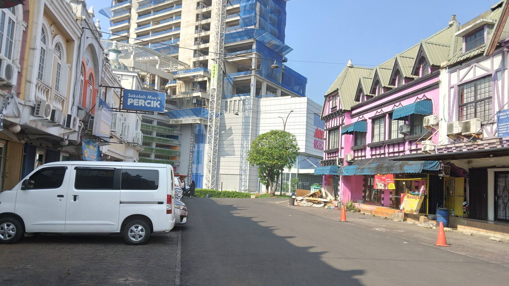 Ruko di Kota Wisata Cibubur bagus untuk usaha ataupun kantor dekat mall harga nego