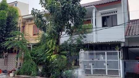 Rumah Luas 2 Lantai di Sektor 9 Bintaro