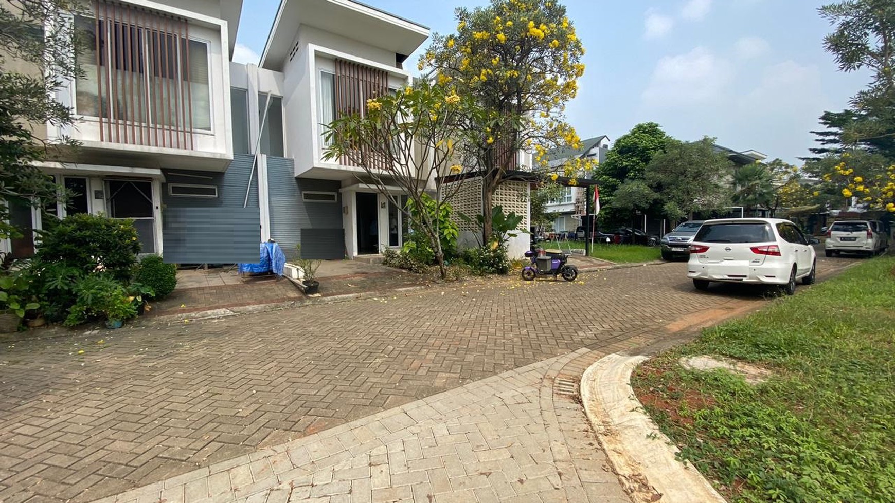 Rumah minimalis, siap huni, lokasi strategis dalam cluster di Bintaro Sektor 9