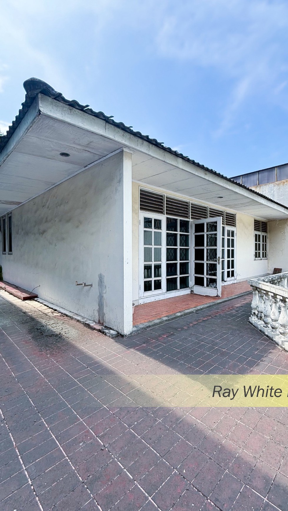 RUMAH TUA HITUNG TANAH DI KAWASAN ELITE PONDOK INDAH, JAKARTA SELATAN #CH