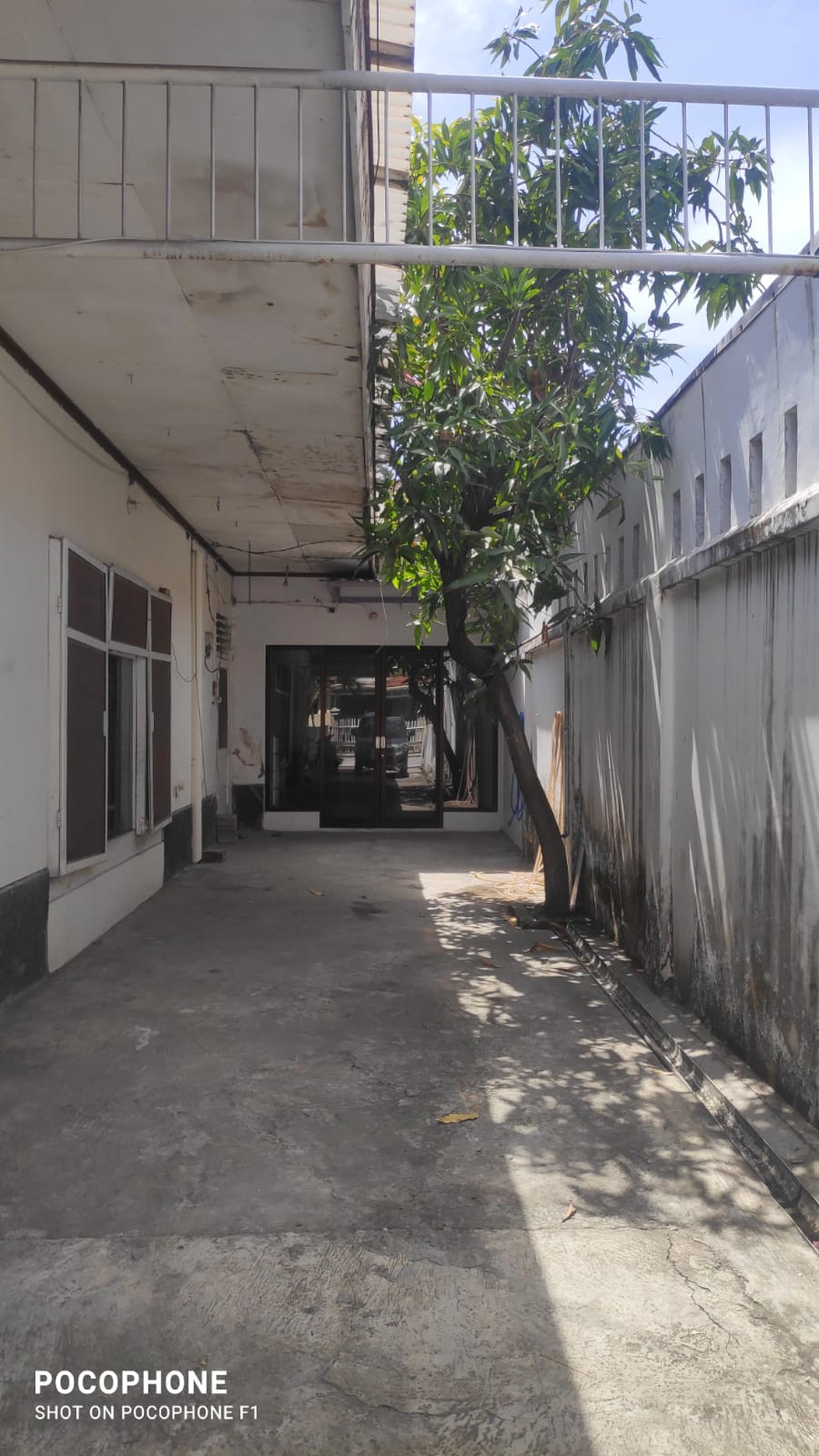 DIJUAL RUMAH di jl Teluk Bayur Perak Surabaya 