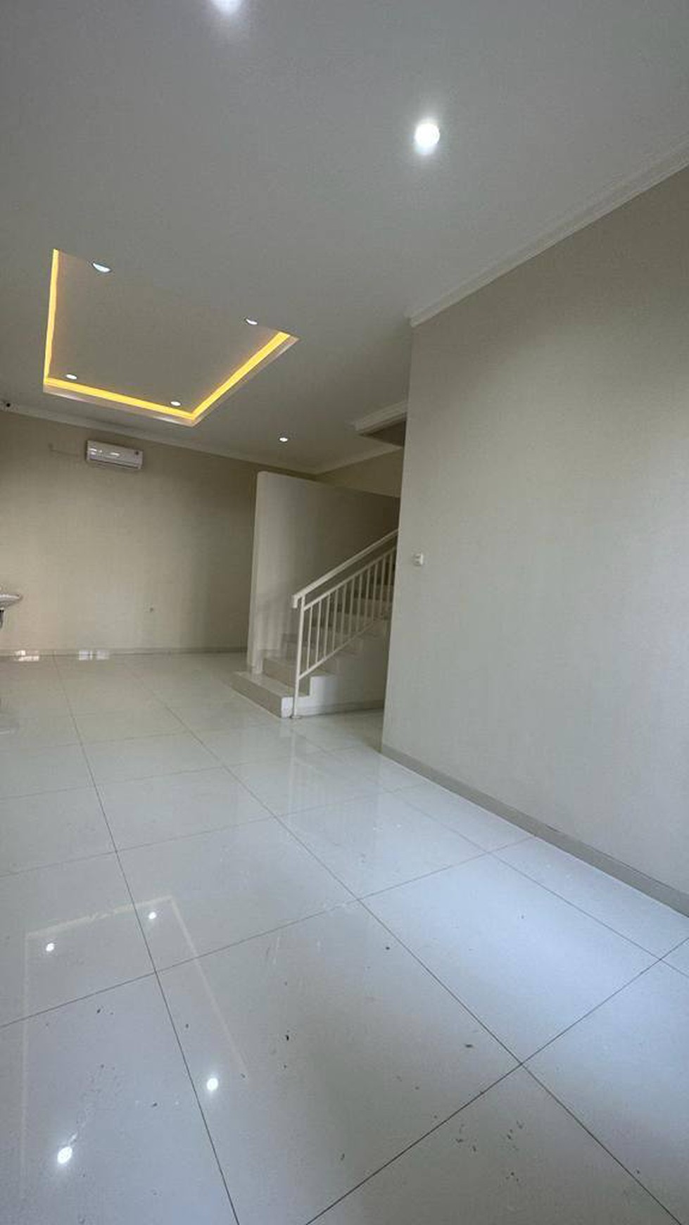 Dijual Rumah Minimalis 2 Lt Wisma Permai 