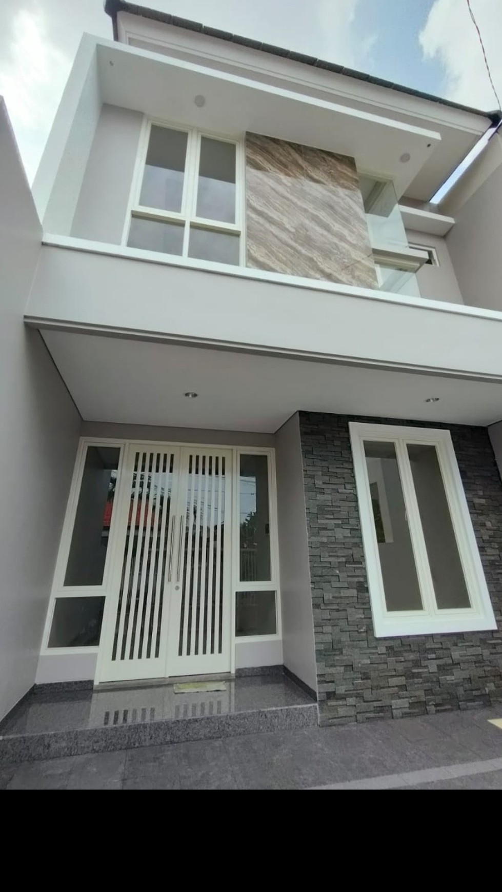 Dijual Rumah Baru Jl.Manyar Tirtoyoso - New Baru Minimalis Modern 2 Lantai Surabaya Timur 