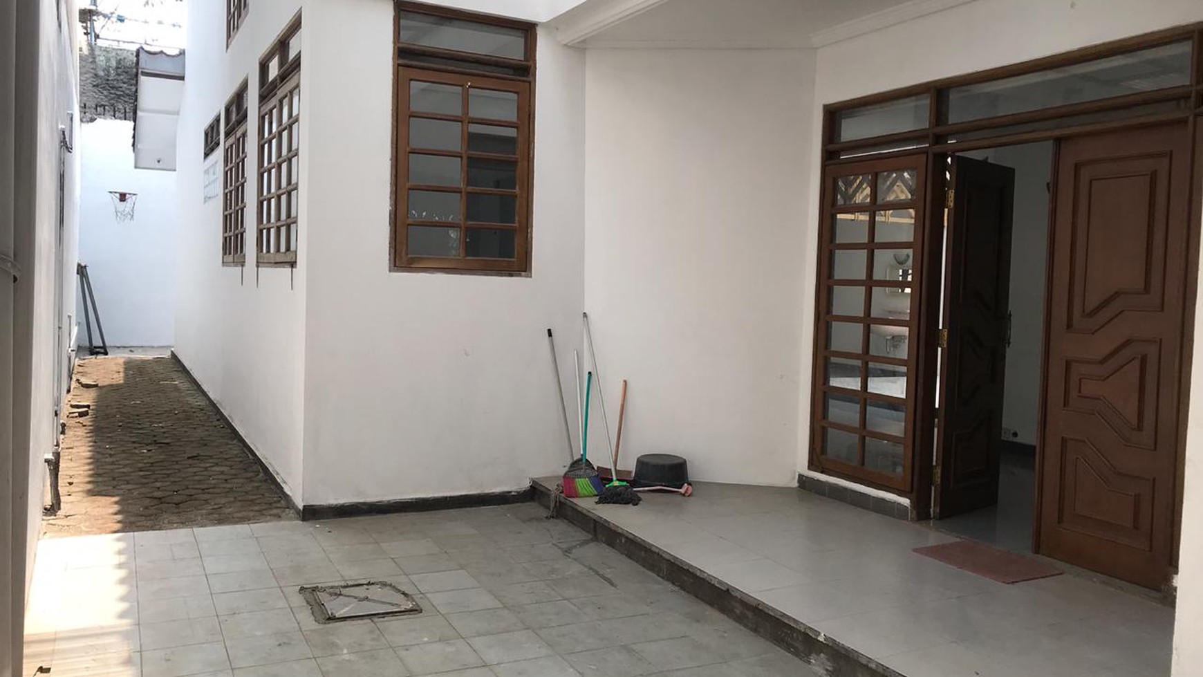 Rumah Besar dalam komplek dekat kampus2 cocok untuk rumah kos