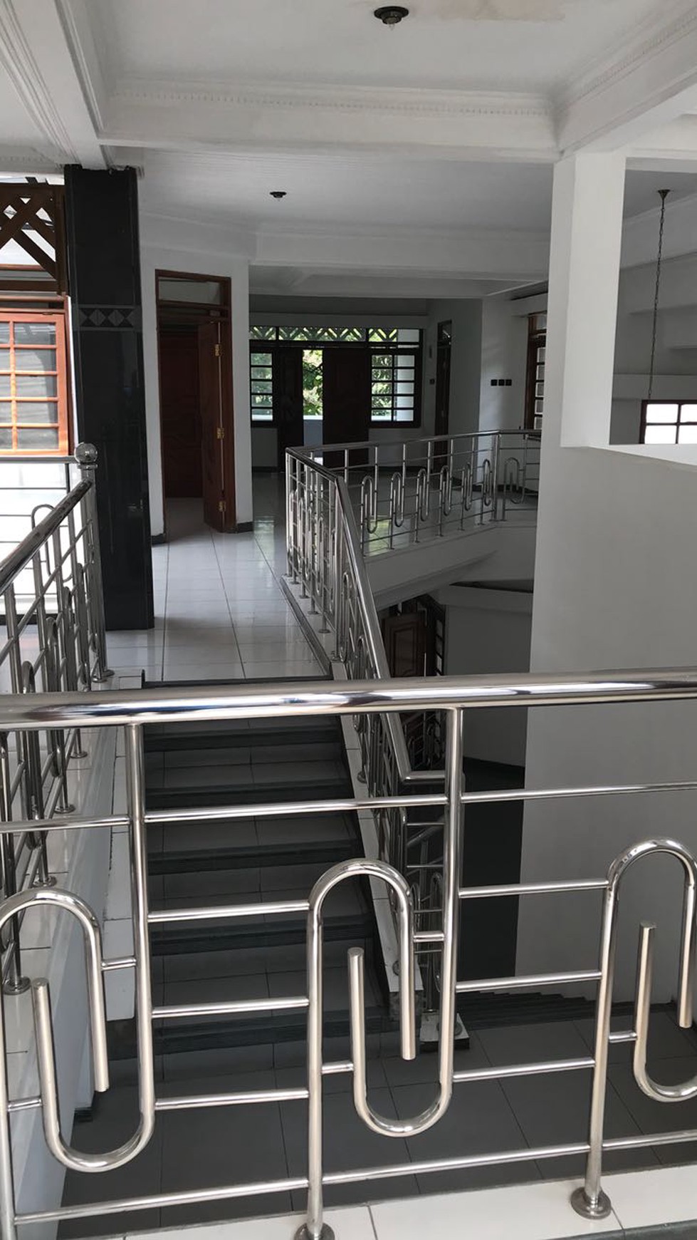 Rumah Besar dalam komplek dekat kampus2 cocok untuk rumah kos