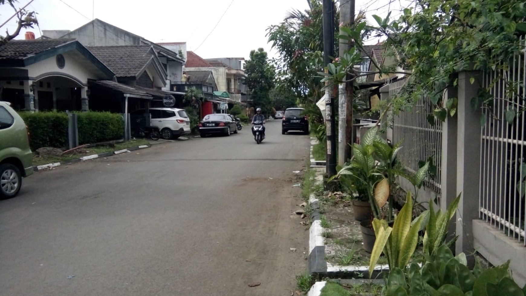 HARGA MENARIK. Rumah di Sanggar Hurip dekat Soekarno Hatta