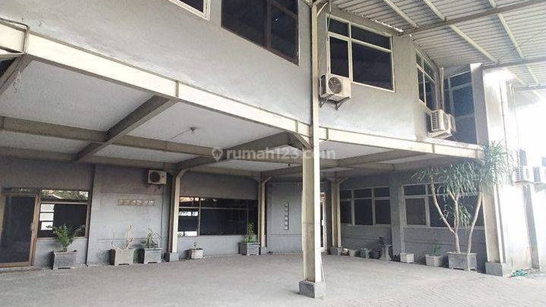 RS54. Dijual Gudang Jalan Raya Kletek, Sidoarjo